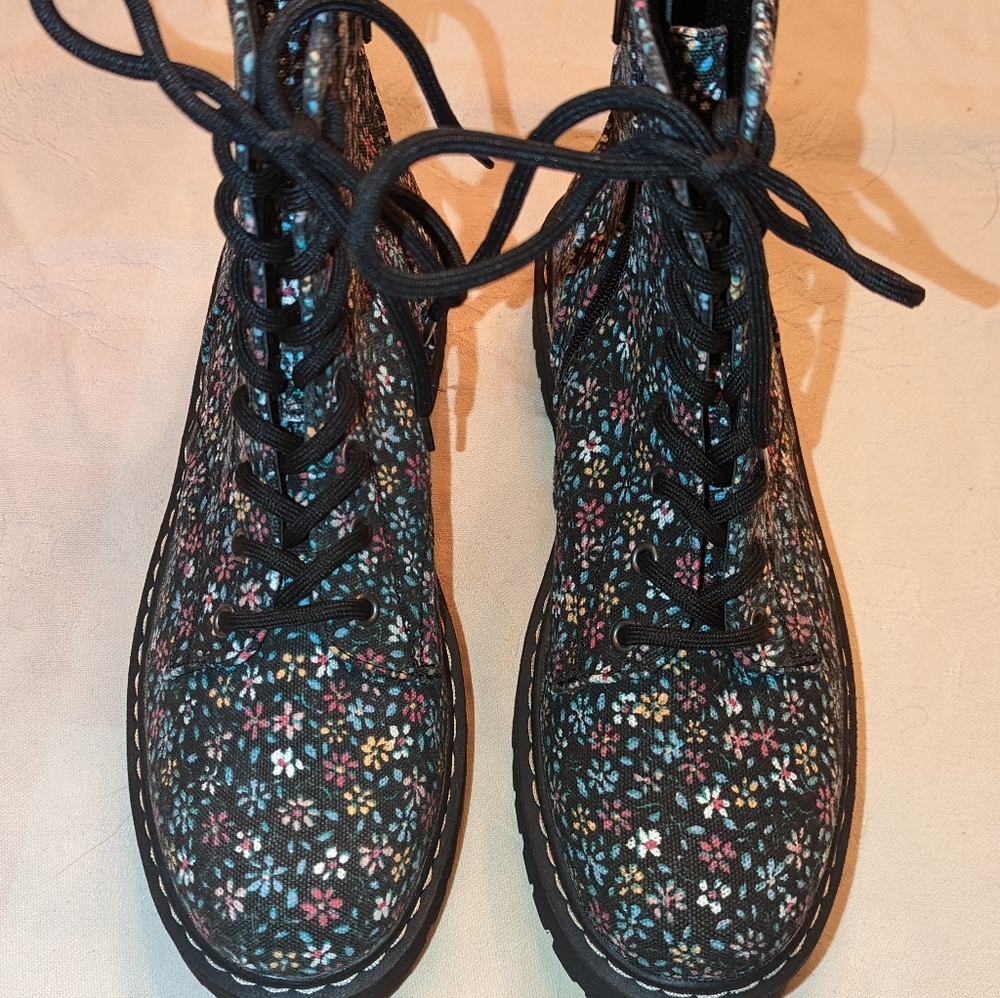 Sincerely Jules boots sz 9 new